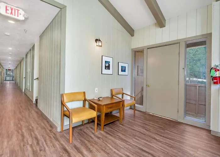 Inside Yosemite Park-Cozy Corner Unit-Sleeps 2