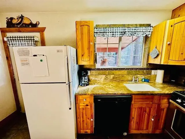 Cozy Bear South-Inside Yosemite-Sleeps 5